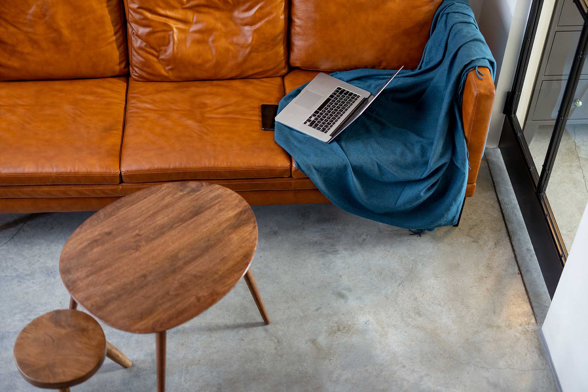 Gordon Frank recommande Maqsim pour l’entretien et la restauration de meubles en cuir haut de gamme